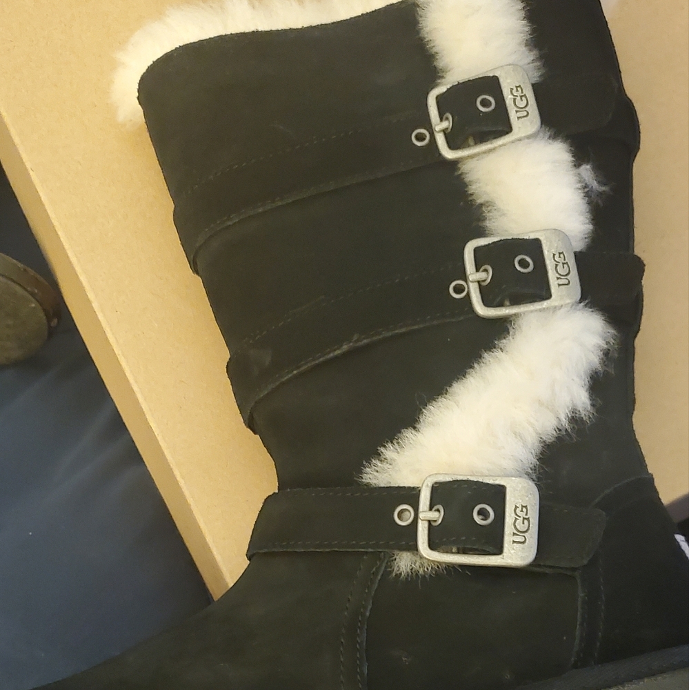 UGG Boots - Picture 2 of 3